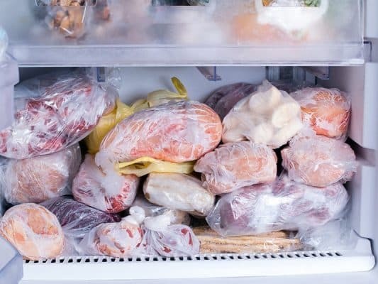 Phương pháp rã đông thịt bằng gừng không chỉ giúp duy trì màu đỏ tự nhiên của thịt mà còn mang lại hương thơm đặc trưng, làm tăng hương vị cho Shbet0099 cá cược trực tuyến.    