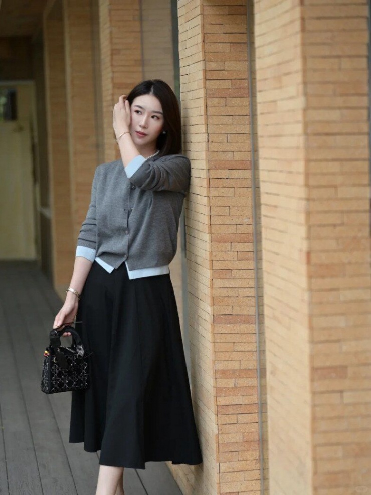 Outfit này không chỉ thoải mái mà còn giúp bạn trông thanh lịch hơn.
