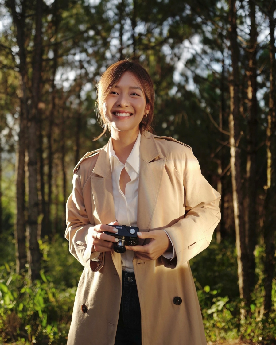 Cô ưu ái những Shbet999 com đăng nhập như áo trench coat, sơ mi hoặc áo thun màu trung tính