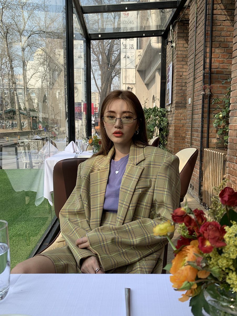 Một phong cách khác đang gây sốt chính là “print-on-print” – phối blazer họa tiết với các Shbet999 com đăng nhập có họa tiết tương tự. 