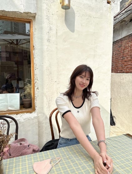 Áo len cộc tay là lựa chọn lý tưởng cho mùa xuân và những ngày se lạnh của mùa hè