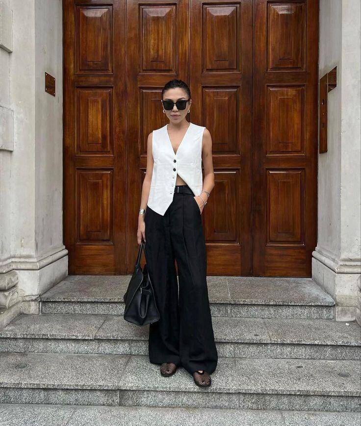 Quần culottes với phom dáng rộng rãi, chất liệu nhẹ nhàng 