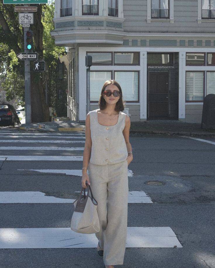 Mùa hè 2025 đánh dấu sự lên ngôi mạnh mẽ của những bộ suit vải linen 