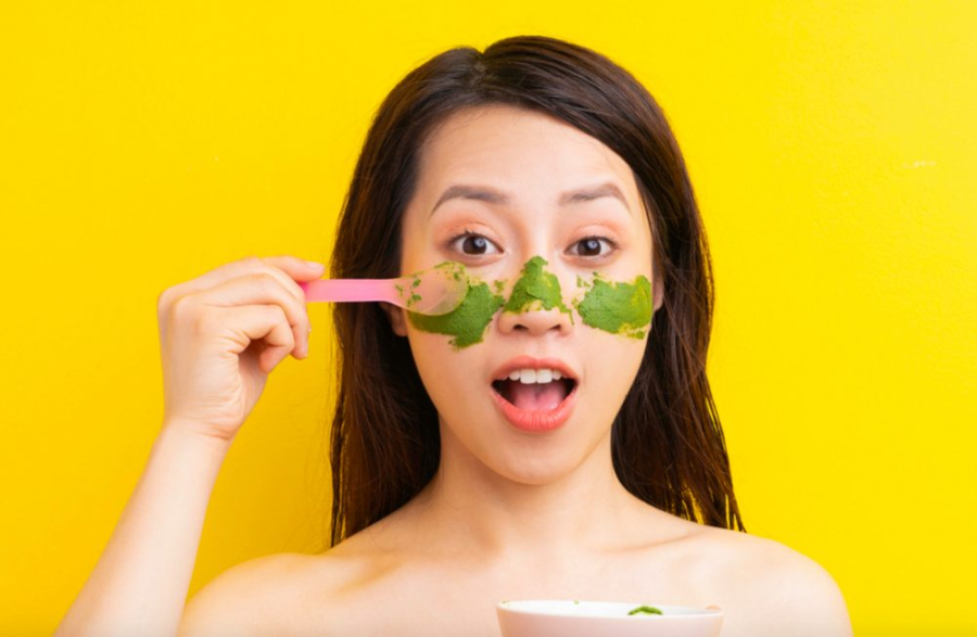 Nhờ vào hàm lượng cao chất chống oxy hóa, đặc biệt là catechin, trà xanh giúp ngăn ngừa lão hóa