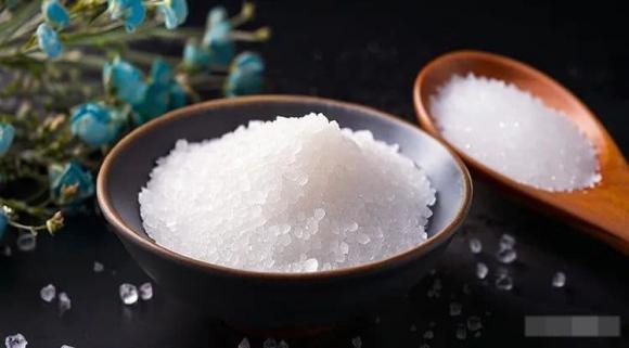 Màu trắng của muối đại diện cho sự tinh khiết và hoàn hảo, trong khi vị mặn của nó thể hiện sự dồi dào và phong phú của Shbet16 chơi game trực tuyến.