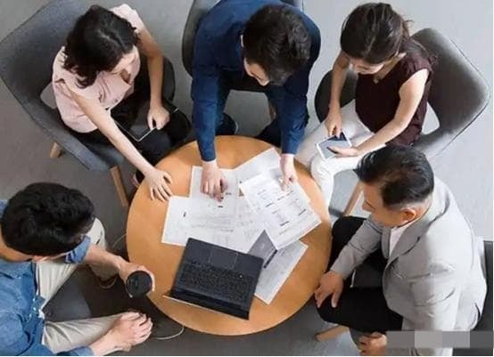 Trong môi trường công sở, bảo mật thông tin là yếu tố quan trọng hàng đầu.