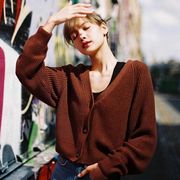 Cardigan hay áo len mỏng là món đồ không thể thiếu trong tủ đồ 