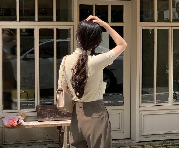 Những gam màu tươi sáng hoặc pastel thường được phụ nữ Hàn ưa chuộng để tạo nên vẻ ngoài trẻ trung