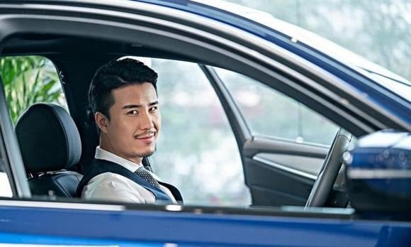 Đối với nhiều nam giới, việc giữ gìn lòng tự tôn là điều quan trọng, đặc biệt trong những dịp như họp lớp hay gặp gỡ bạn bè, nơi họ mong muốn thể hiện sự thành đạt của mình. 