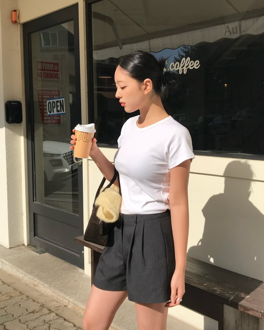 Áo thun chính là biểu tượng của phong cách mùa hè.