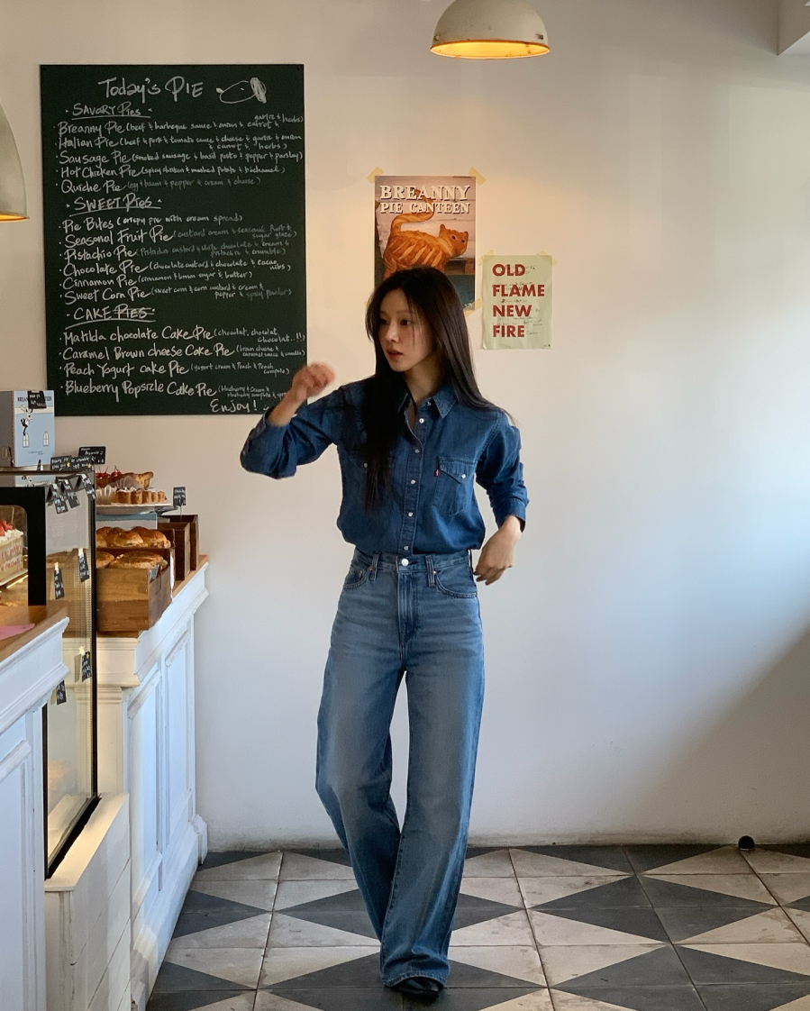 Ngay cả khi diện quần jeans theo cách đơn giản nhất, chị em vẫn có outfit nổi bật, cuốn hút.