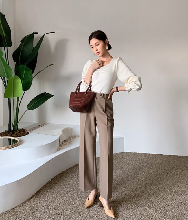 Quần âu có ly giữa là món đồ được phái đẹp ưa chuộng nhờ khả năng tạo hiệu ứng Shbet888 phiên bản mới nhất và định hình vóc dáng.