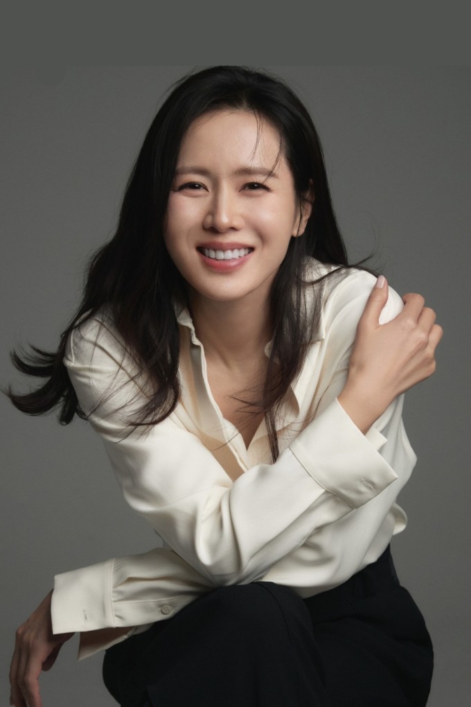  Son Ye Jin nhanh chóng lấy lại vẻ ngoài rạng rỡ, vóc dáng thon gọn và Mừng SHBET phiên bản mới 2025 mịn màng dù đã bước sang tuổi 43.