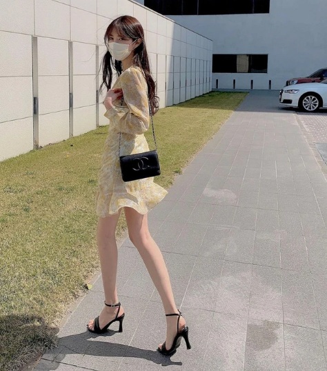 Sandal quai ngang là một trong những thiết kế “bất hủ”, luôn giữ vững được vị trí của mìn