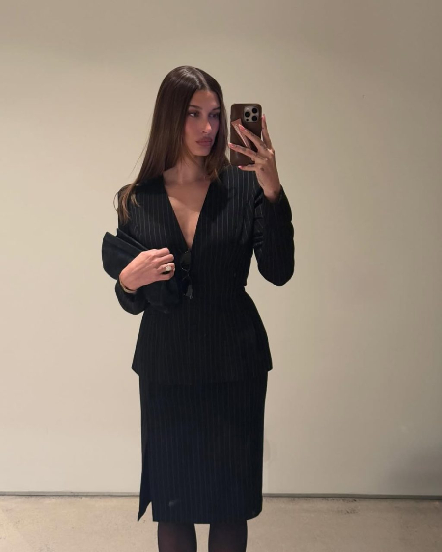  Bạn có thể chọn blazer dáng ôm để tôn dáng hoặc dáng oversize để tăng vẻ phá cách