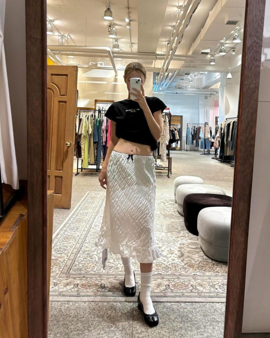 Áo croptop là lựa chọn hoàn hảo cho những ai muốn tôn lên vòng eo thon gọn