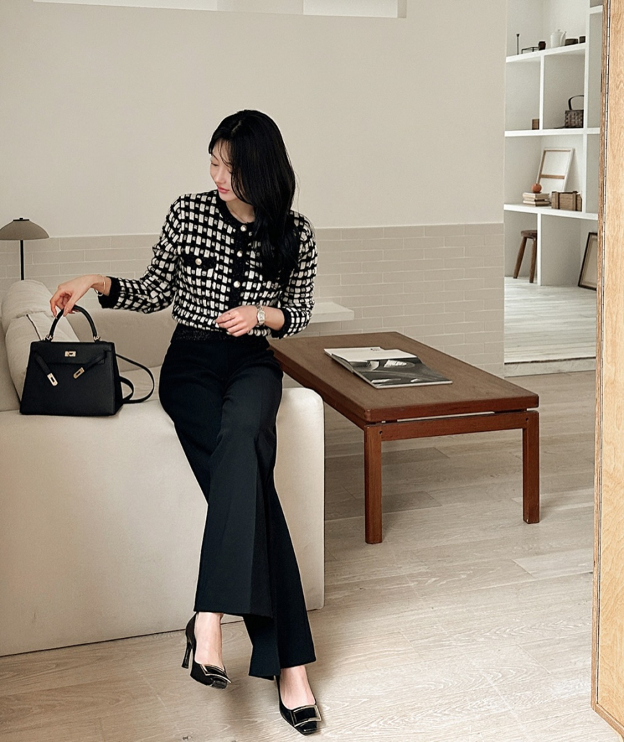 Với nét nữ tính và thanh lịch, mẫu giày này đặc biệt phù hợp khi kết hợp cùng quần âu ống rộng.