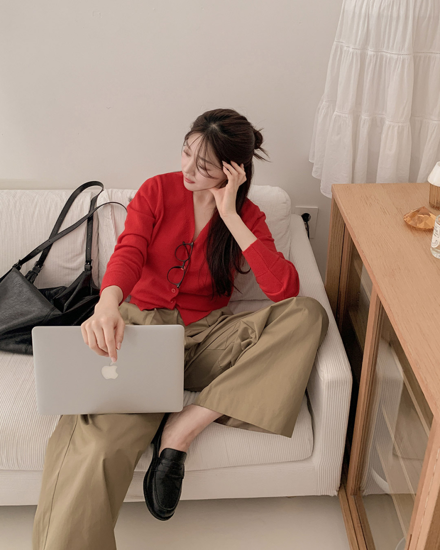 Đây là mẫu giày rất ăn ý với quần ống rộng, giúp tổng thể trở nên thời thượng và phong cách hơn.