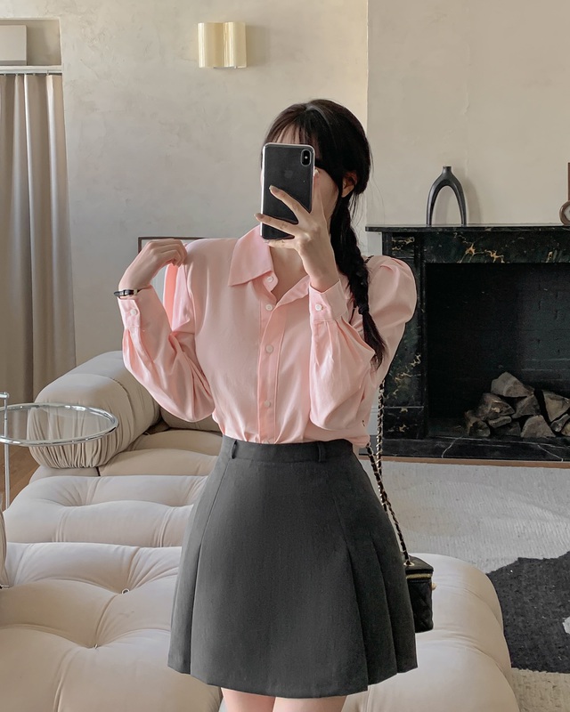 Sơ mi hồng pastel là lựa chọn lý tưởng cho những ngày hè.
