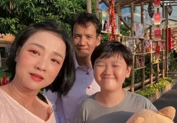 NSƯT Mỹ Duyên và chồng là Việt kiều Đức tên Hoàng Công Phước kết hôn vào năm 2014 khi con trai đã 2 tuổi.