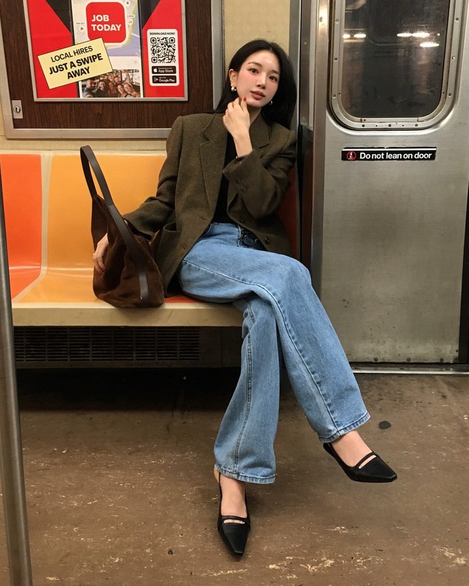 Một chiếc blazer luôn là trợ thủ đắc lực trong những ngày vội vã. 