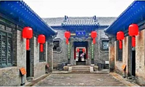 Trong phong thủy, một con đường thẳng tắp lao thẳng vào cửa nhà được gọi là 