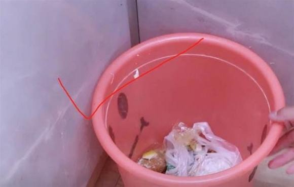 Phòng khách là nơi sinh hoạt chung và tiếp đãi khách, vì vậy cần được giữ sạch sẽ và thơm tho. 