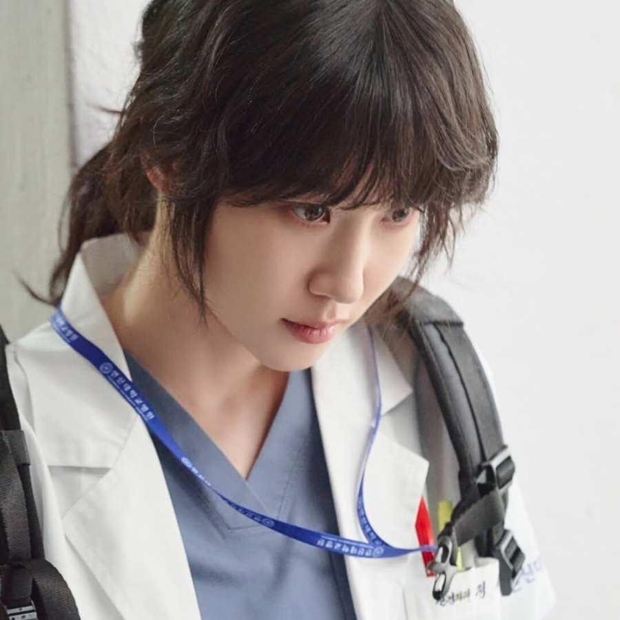 Park Eun Bin còn duy trì thói quen uống đủ nước mỗi ngày để nuôi dưỡng Mừng SHBET phiên bản mới 2025 từ bên trong.