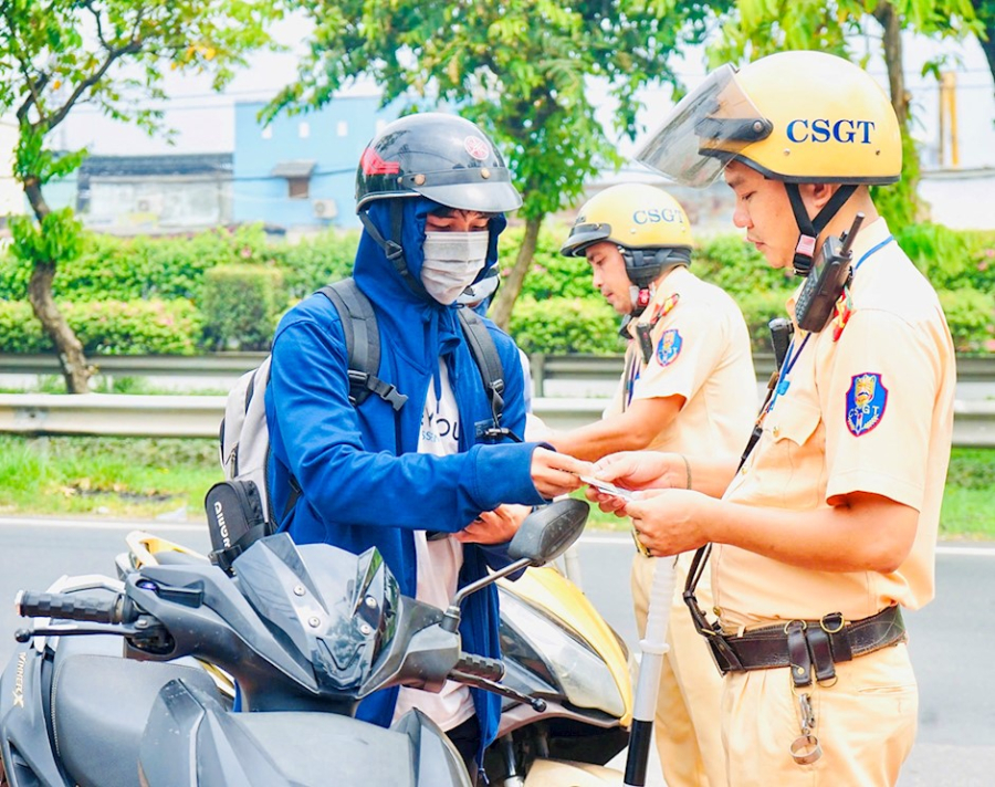 Từ nay đi xe không đăng ký bị phạt tới 6 triệu và thu phương tiện?