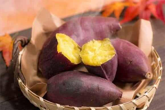 Trong 100g khoai lang có 4g chất xơ cùng nhiều chất chống oxy hóa giúp giảm viêm, ngăn ngừa quá trình oxy hóa và bảo vệ hệ thần kinh.    