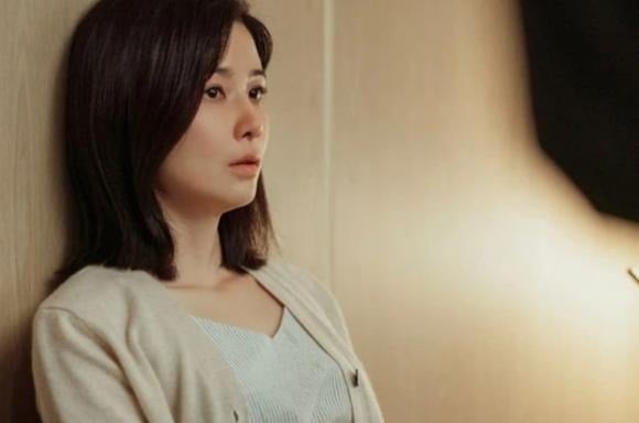 Nếu chồng bạn trước đây luôn về đúng giờ nhưng gần đây thường xuyên về muộn, có ba khả năng: anh ấy bận công việc thật sự, đi nhậu với bạn bè, hoặc đang che giấu điều gì đó.    