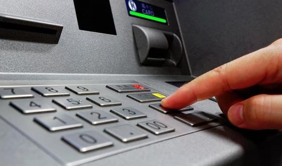 Trong trường hợp máy ATM không trả thẻ hoặc bạn quên mã PIN, hãy tìm nút 