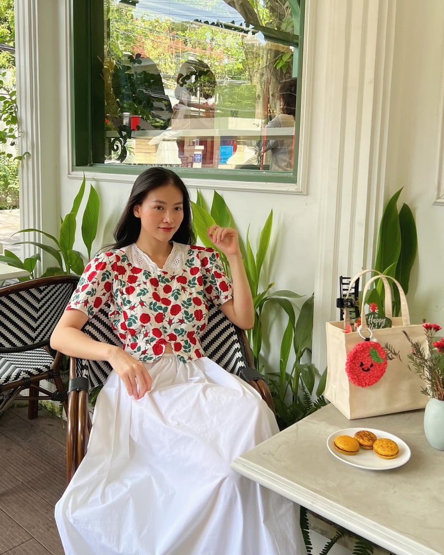 Những thiết kế họa tiết hoa luôn là biểu tượng của mùa hè.