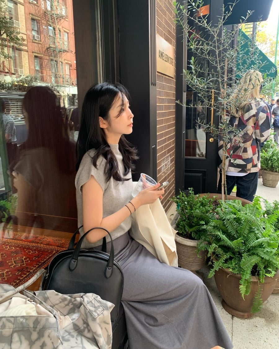Áo len ngắn tay là lựa chọn lý tưởng cho những ngày chuyển mùa. 