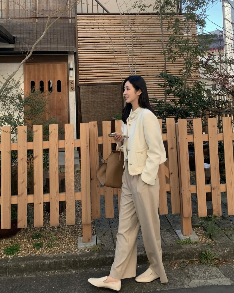 Để hoàn thiện Shbet999 com đăng nhập, quần âu dáng rộng có thể phối cùng áo sơ mi, áo blouse hoặc áo thun đơn giản. 