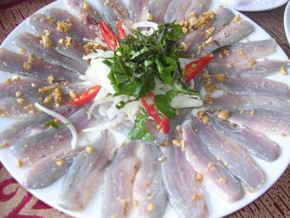 Nhiều người tin rằng ăn cá sống, mật cá sống hoặc cá nấu tái giữ được nhiều dưỡng chất và có giá trị dinh dưỡng cao. 