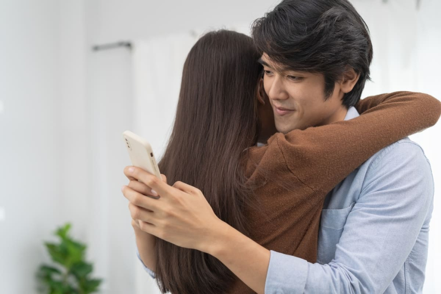 Sau khi kết hôn, đặc biệt là sau khi sinh con, nhiều phụ nữ có xu hướng giảm ham muốn hoặc ít quan tâm đến chuyện chăn gối. 