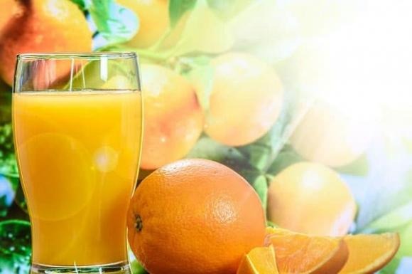 Nhờ hàm lượng vitamin C dồi dào, nước cam giúp tăng sức đề kháng, giảm nguy cơ cảm lạnh theo mùa và hỗ trợ hệ miễn dịch hoạt động hiệu quả hơn.    