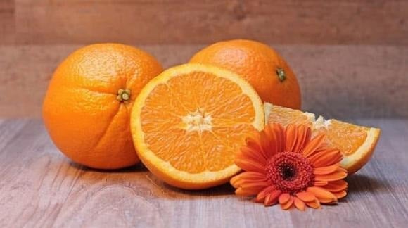 Hàm lượng folate trong nước cam hỗ trợ hình thành DNA, giúp tế bào phát triển khỏe mạnh và chống lại các gốc tự do. 