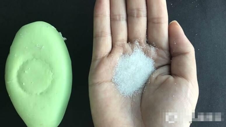 Không chỉ giúp đuổi muỗi, dung dịch này còn có tác dụng xua đuổi gián, ruồi và kiến một cách tự nhiên.    