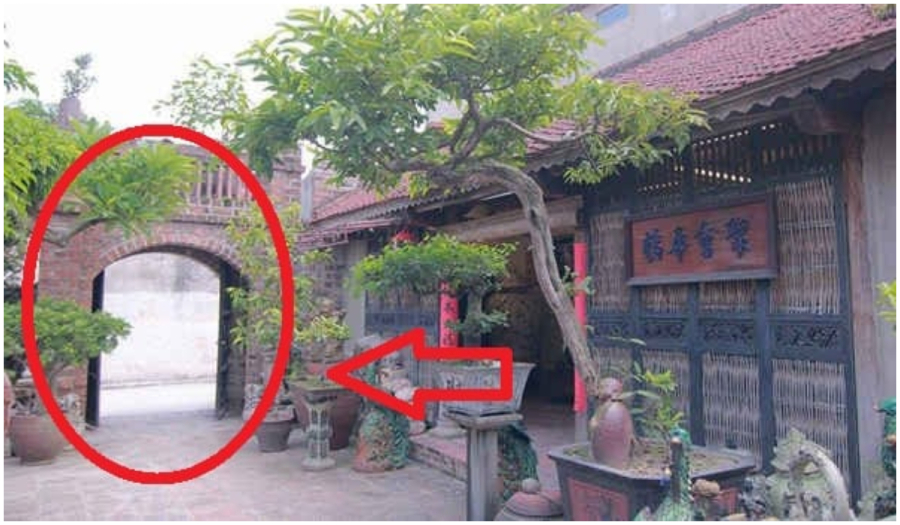Nhà  xây hai cửa cả người và của đều lao đao