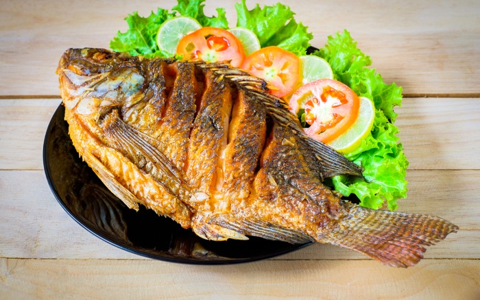 Rán cá thêm 1 bước này: Cá chín đều, da vàng không dính chảo