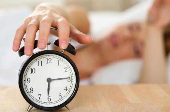 Nhịp sinh học của con người, còn gọi là nhịp ngày đêm, có mối liên hệ chặt chẽ với ánh sáng mặt trời.