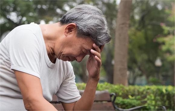 Nhiều người tỏ ra cứng rắn, nóng nảy với người thân thực chất lại mang nội tâm yếu đuối và đầy mặc cảm.