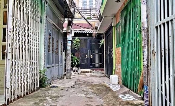Từ xa xưa, người ta đã tránh xây nhà sát vách núi vì đây là một địa hình tiềm ẩn nhiều nguy hiểm và bất ổn.