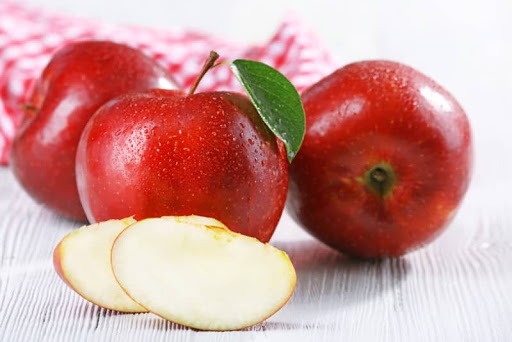 Táo chứa nhiều hợp chất có lợi như pectin và triterpenoid, được ví như 