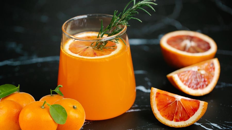 Nước cam mang lại nhiều công dụng tăng cường sức khỏe trí não giúp trẻ bước vào mùa thi đầy năng lượng