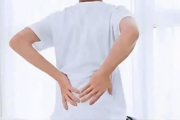 Một bệnh nhân mắc bệnh thận mãn tính giai đoạn II có mức creatinine và nitơ urê cao.
