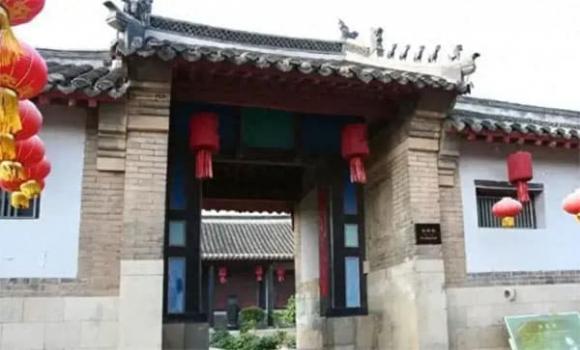 Mở cửa bước vào nhà thấy thứ này tán lộc