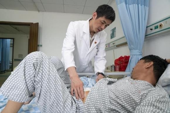 Aflatoxin, một chất gây ung thư có trong nấm Aspergillus flavus, phát triển mạnh trong môi trường ẩm ướt và nhiệt độ cao.